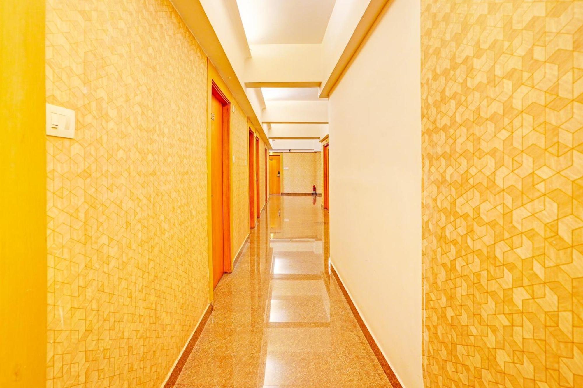 Super Townhouse Oak Electronic City Formerly Hotel Trubell Kammasandra ภายนอก รูปภาพ