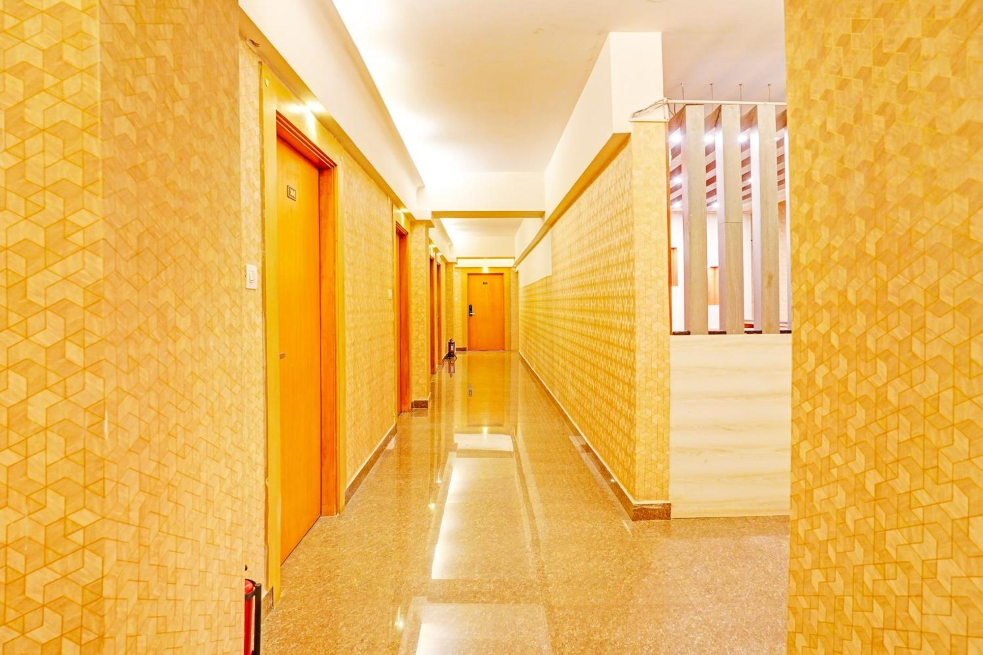 Super Townhouse Oak Electronic City Formerly Hotel Trubell Kammasandra ภายนอก รูปภาพ